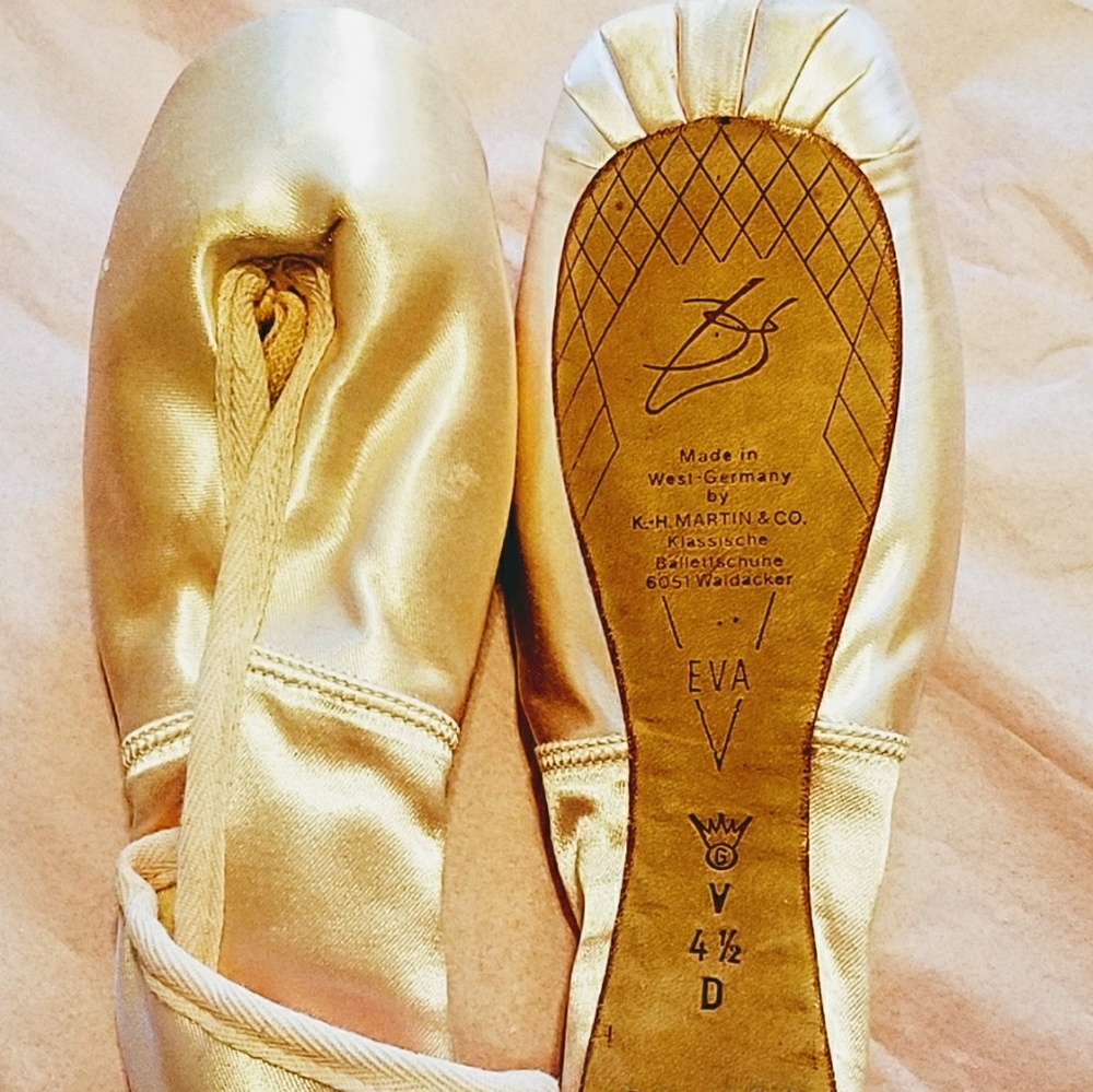 Karl-Heinz Martin "Eva" Pointe Shoes,  V 4.5 D